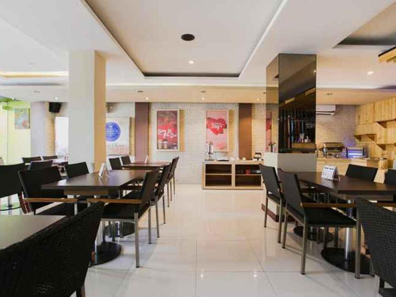 Life Puri Hotel Surabaya Gubeng Екстериор снимка