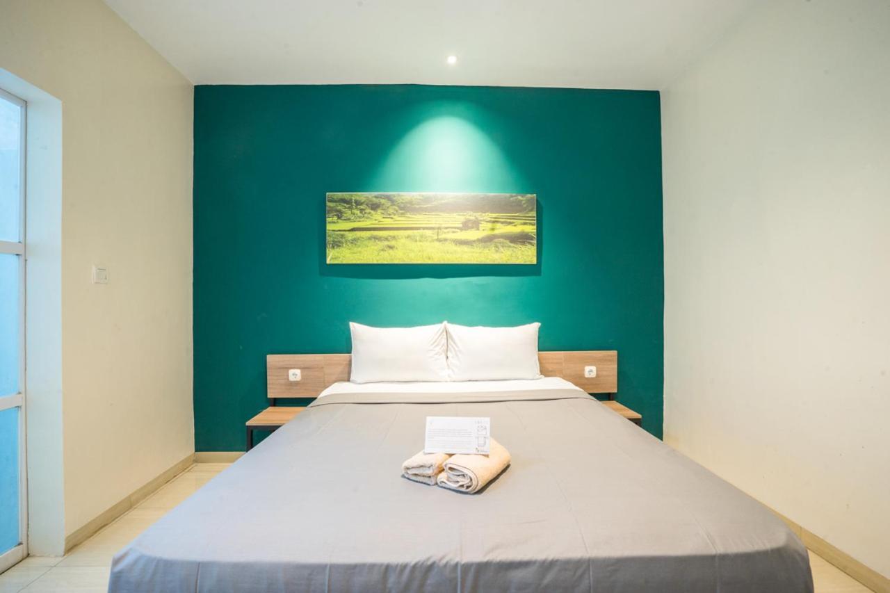 Life Puri Hotel Surabaya Gubeng Екстериор снимка