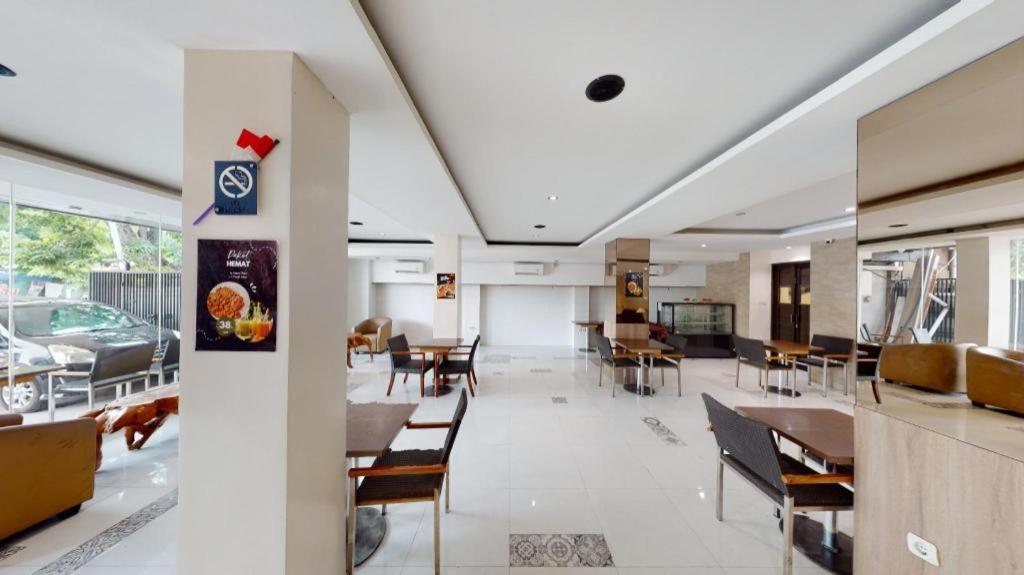 Life Puri Hotel Surabaya Gubeng Екстериор снимка