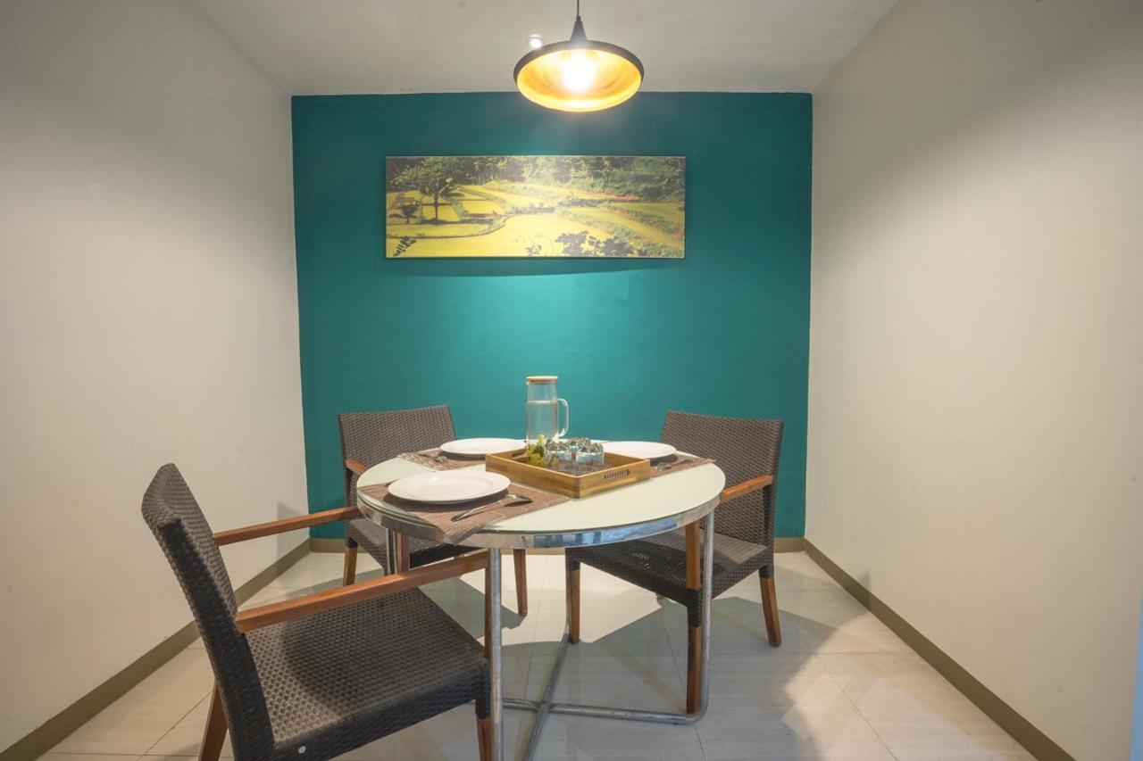 Life Puri Hotel Surabaya Gubeng Стая снимка