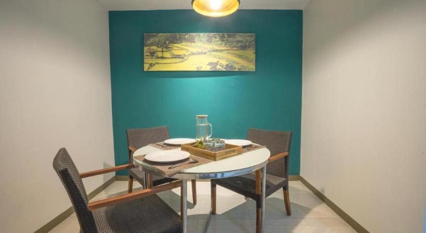 Life Puri Hotel Surabaya Gubeng Екстериор снимка