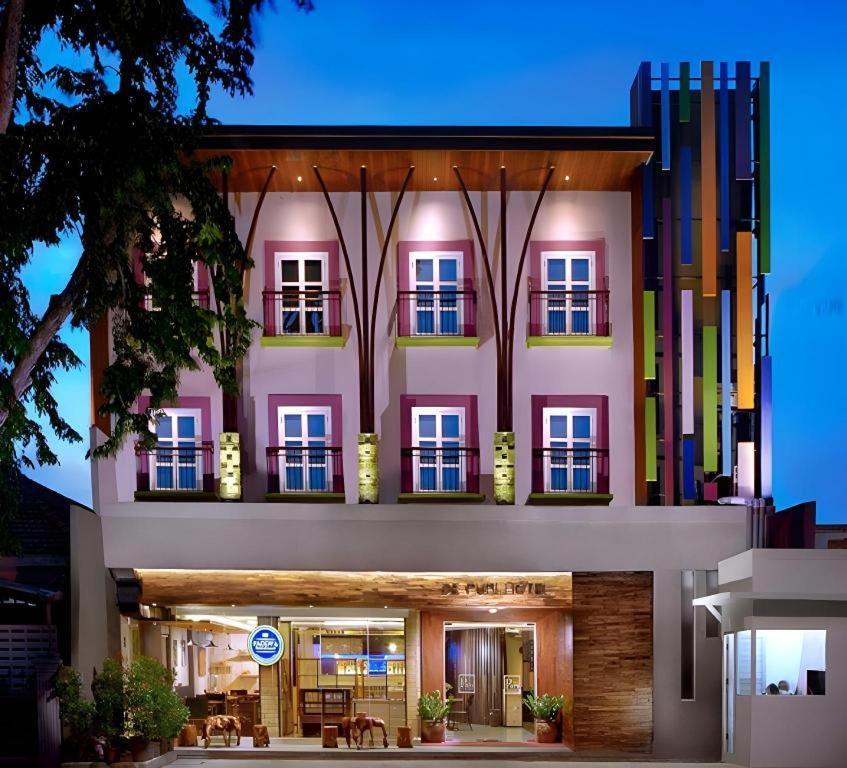 Life Puri Hotel Surabaya Gubeng Екстериор снимка