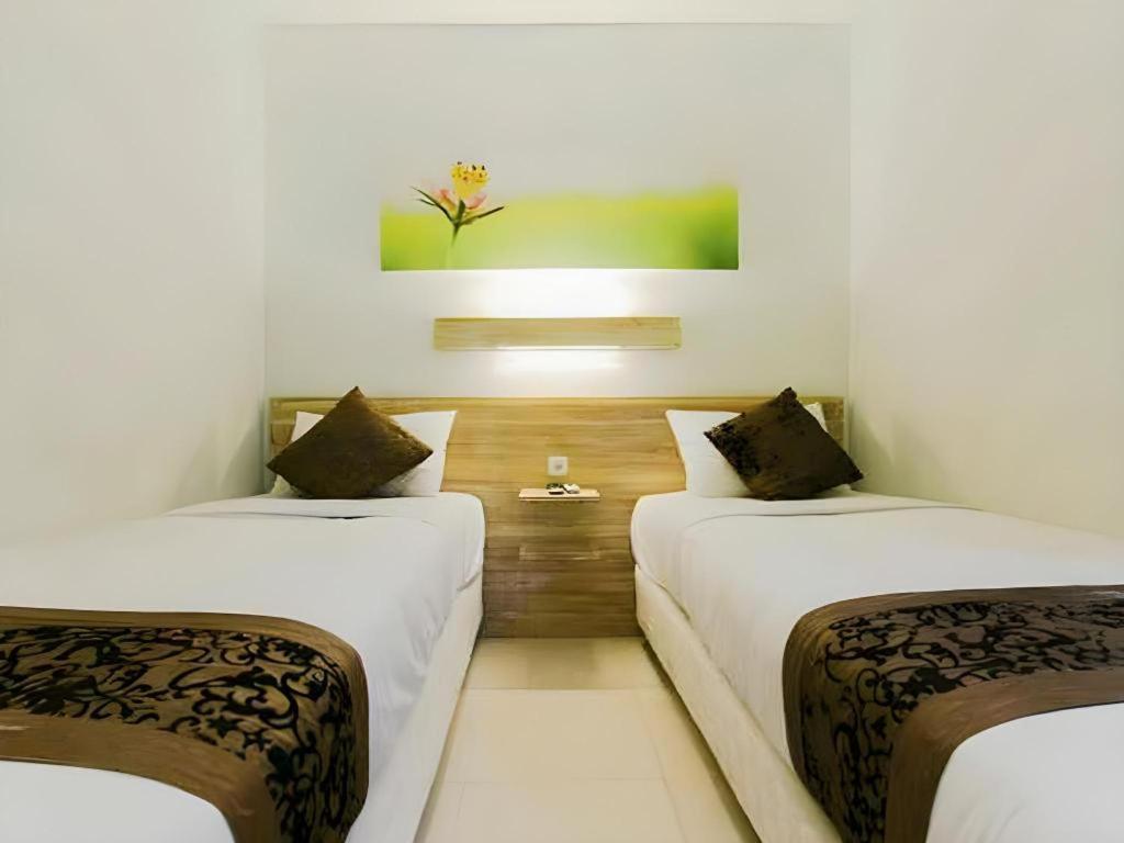 Life Puri Hotel Surabaya Gubeng Екстериор снимка