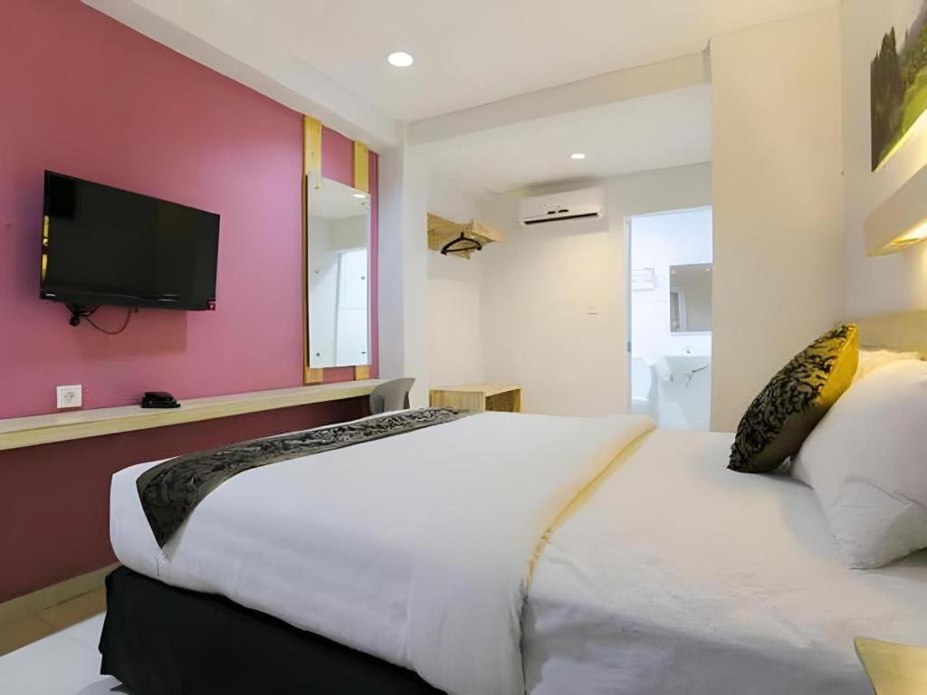 Life Puri Hotel Surabaya Gubeng Екстериор снимка