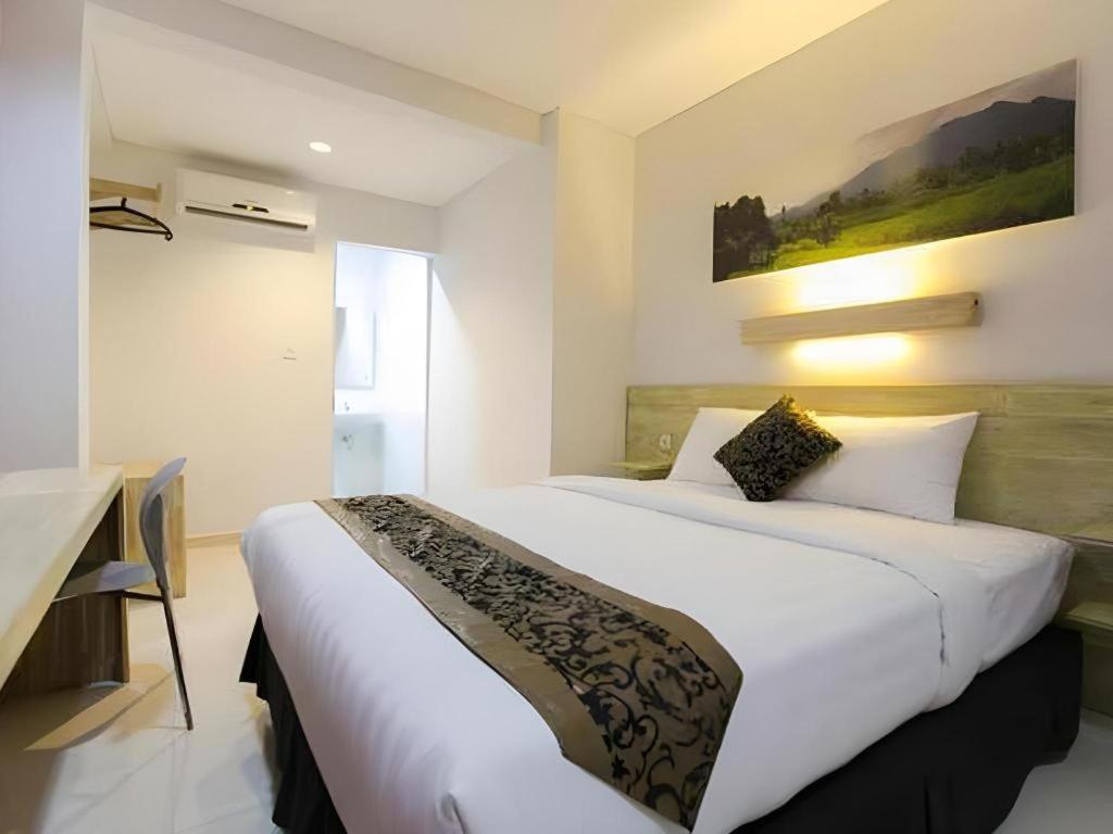 Life Puri Hotel Surabaya Gubeng Екстериор снимка