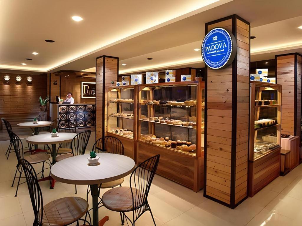 Life Puri Hotel Surabaya Gubeng Екстериор снимка