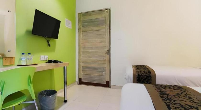 Life Puri Hotel Surabaya Gubeng Екстериор снимка