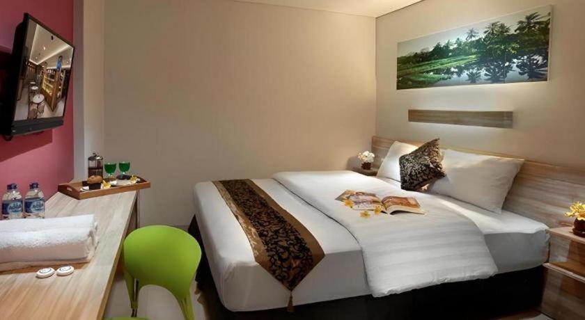Life Puri Hotel Surabaya Gubeng Екстериор снимка