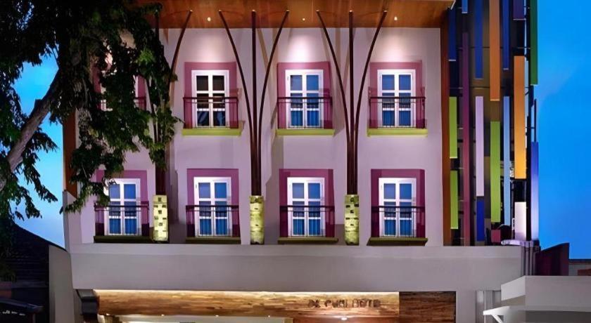Life Puri Hotel Surabaya Gubeng Екстериор снимка