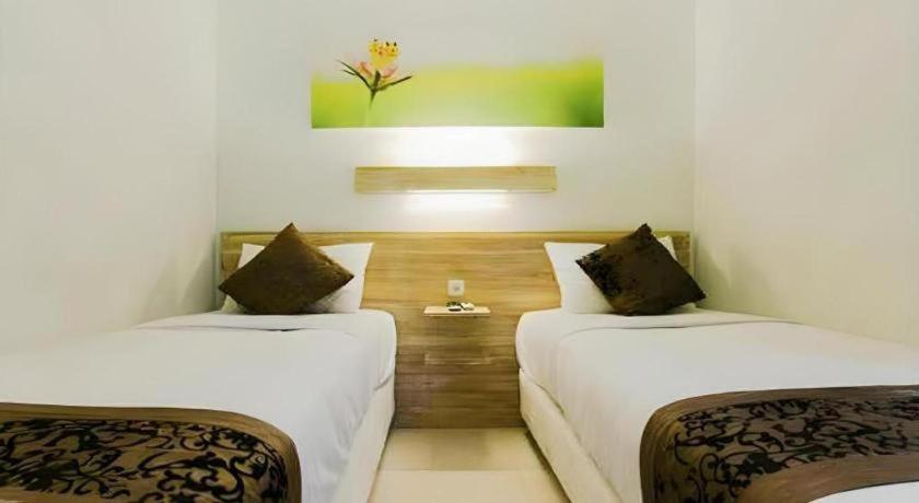Life Puri Hotel Surabaya Gubeng Екстериор снимка